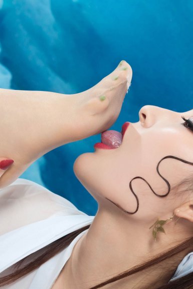 ‘中欧体育官网’大学生米上刻字义卖 为艾滋孤儿筹款三千